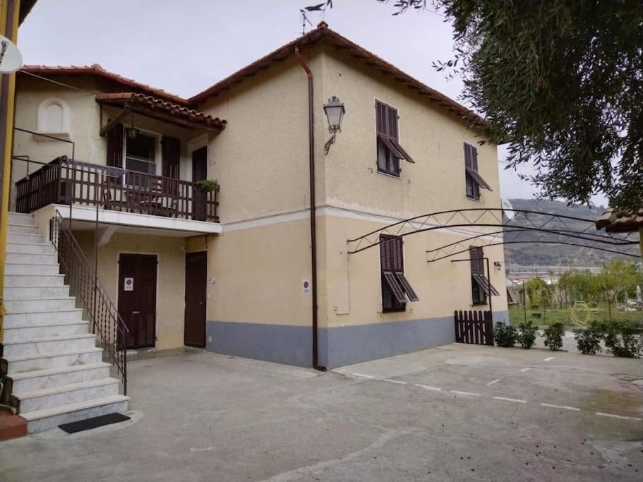 Casa Noemi, A Pochi Passi Dalle Spiagge E Dal Centro Di Arma Di Taggia. Bagian luar foto